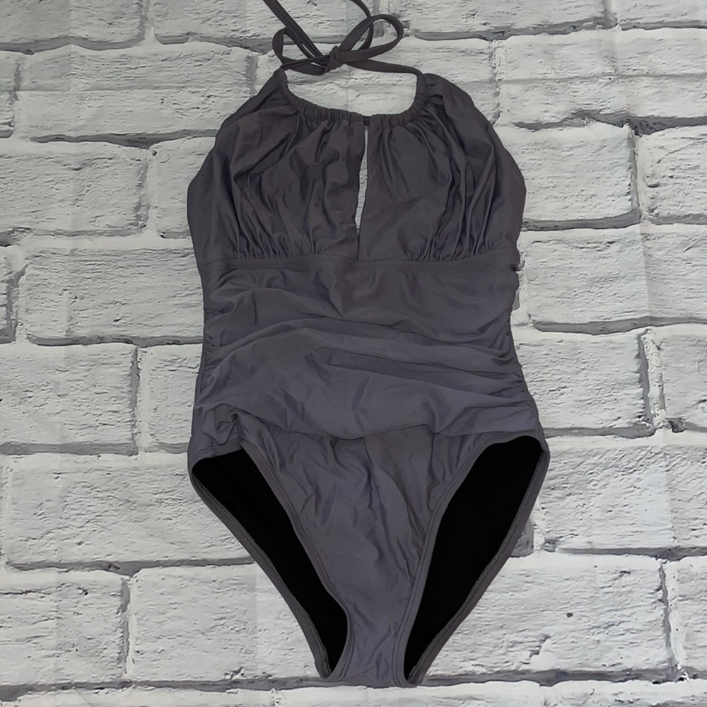Mauve La Blanca swimsuit. Sz 10. Great condition